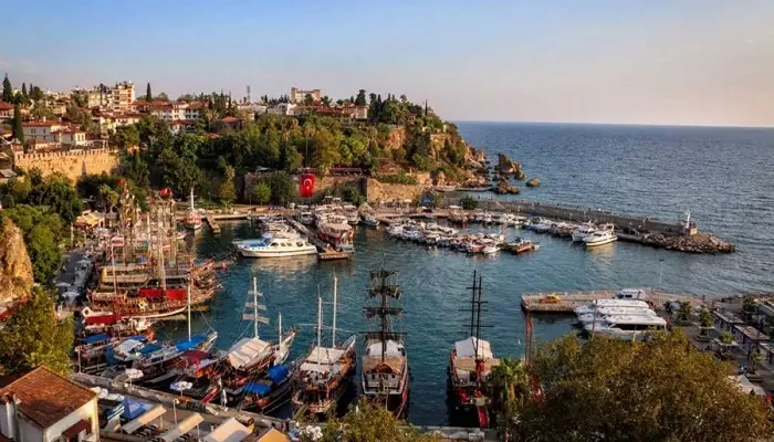 نمایی از اسکله قدیمی آنتالیا