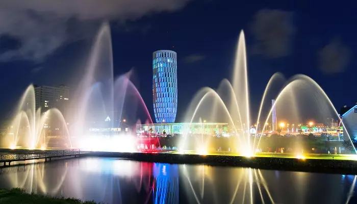 تصویری از فواره های باتومی در شب