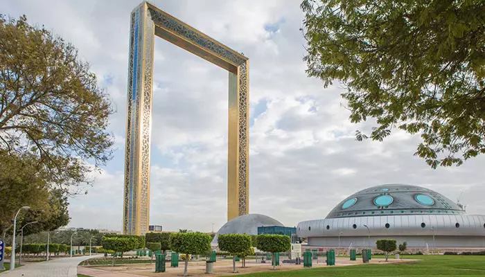 جاهای دیدنی اطراف قاب شیشه ای دبی