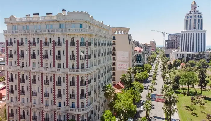 بوتیک هتل تاپیس روژ باتومی