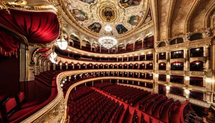 تئاتر اپرا و باله تفلیس