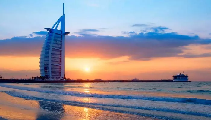 نمایی از ساحل برج العرب