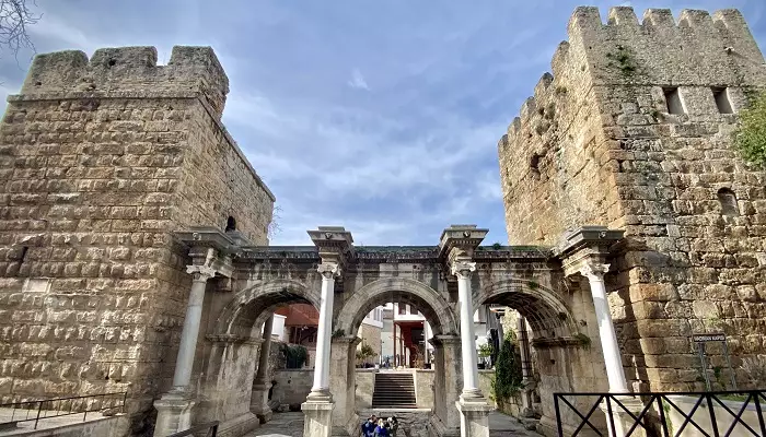 تصویری از دروازه هادریان