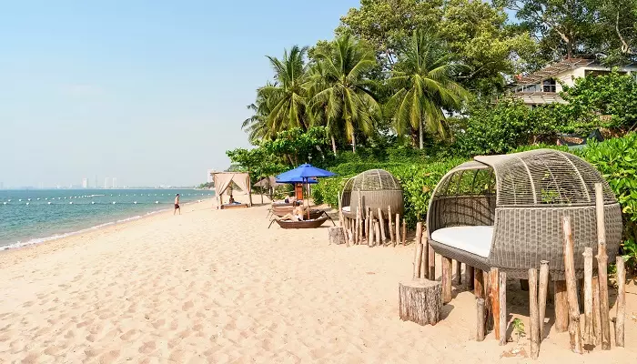 تصویری از ساحل جومتین