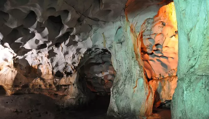 عکسی از غار کارائین