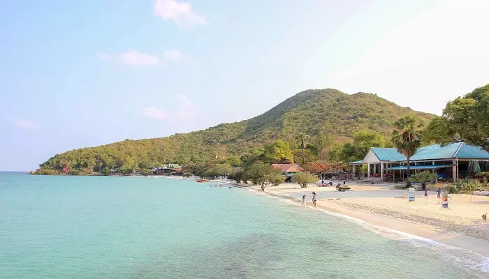 عکسی از ساحل کوه لارن یا ساحل مرجانی