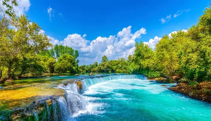 نمایی از آبشار ماناوگات آنتالیا