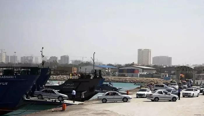 تصویری از ورود و خروج خودروهای شخصی در کیش